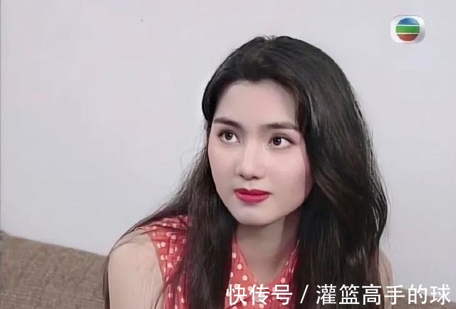 红色|完形填空从90年代火到21世纪的是____的长裙和____的头发!