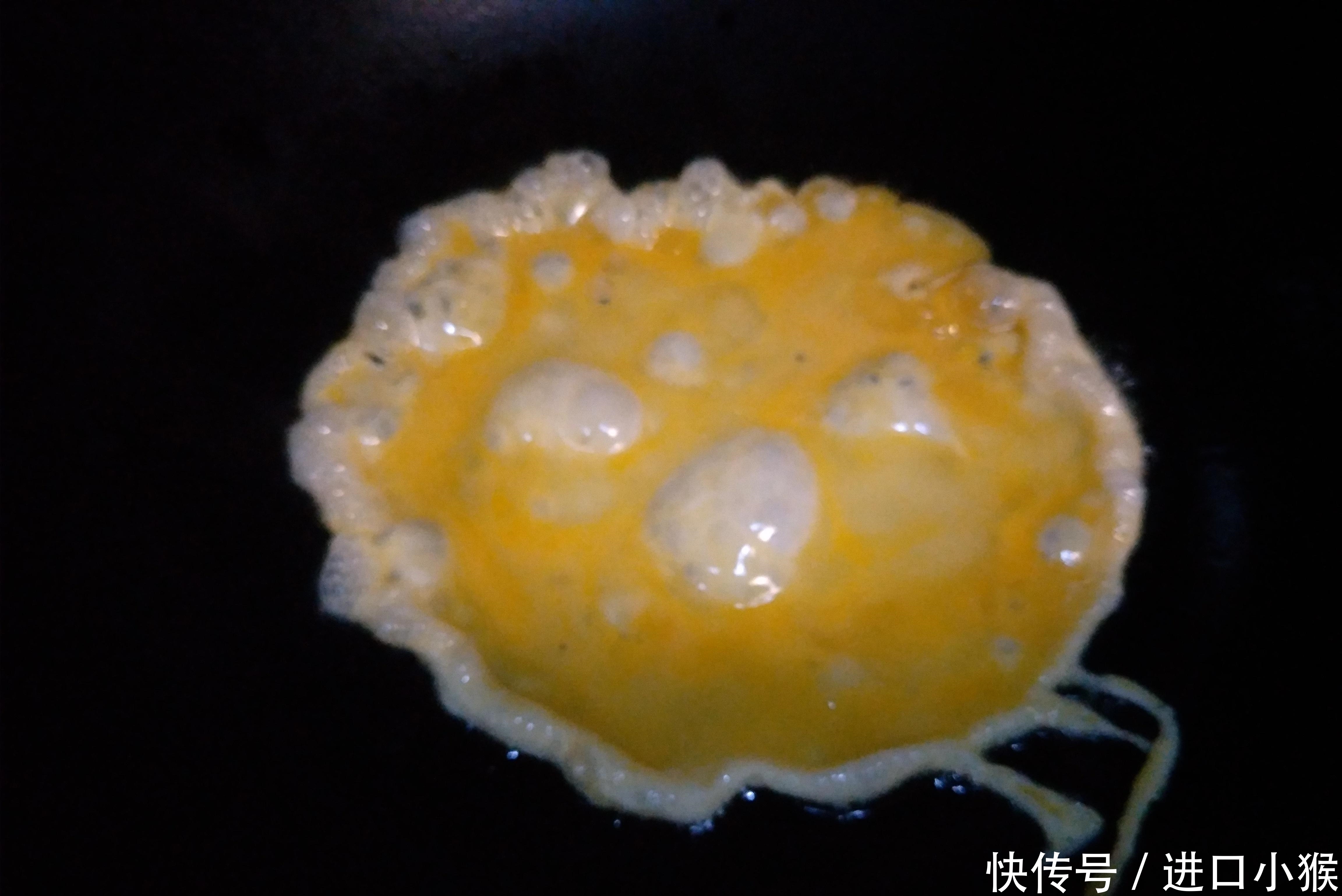 鸡蛋|炒青椒时,加入2样配菜,青椒口感更香嫩,家人更爱吃