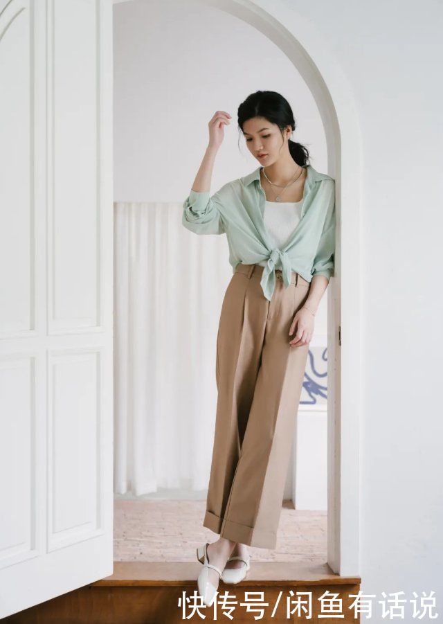 防晒衣已经过时了，今年流行“透视衫+阔腿裤”，时髦显瘦还清凉