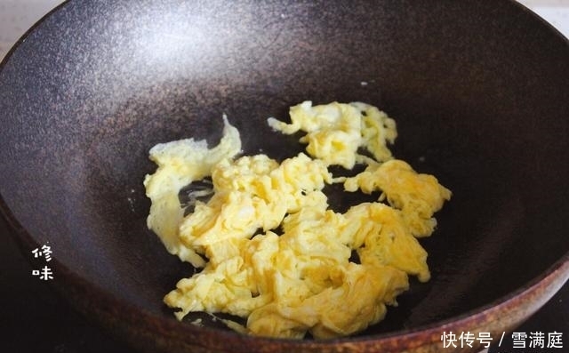 这馅饼没吃过就太亏了!加了它补肝明目,鲜香又筋道,四季都爱吃