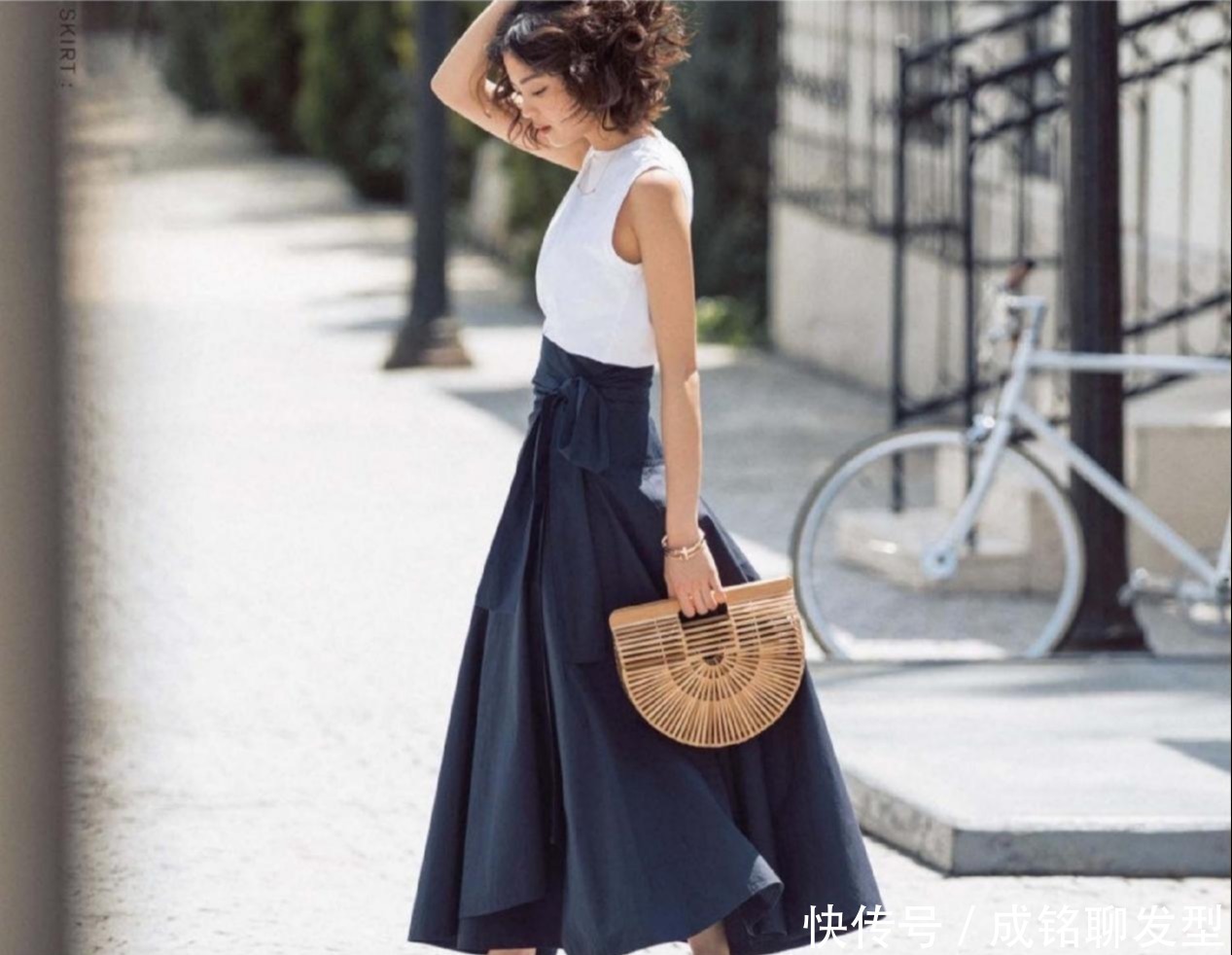 半袖|今年“半袖T恤”已经失宠,换成无袖T恤更吸睛,随性休闲又有个性