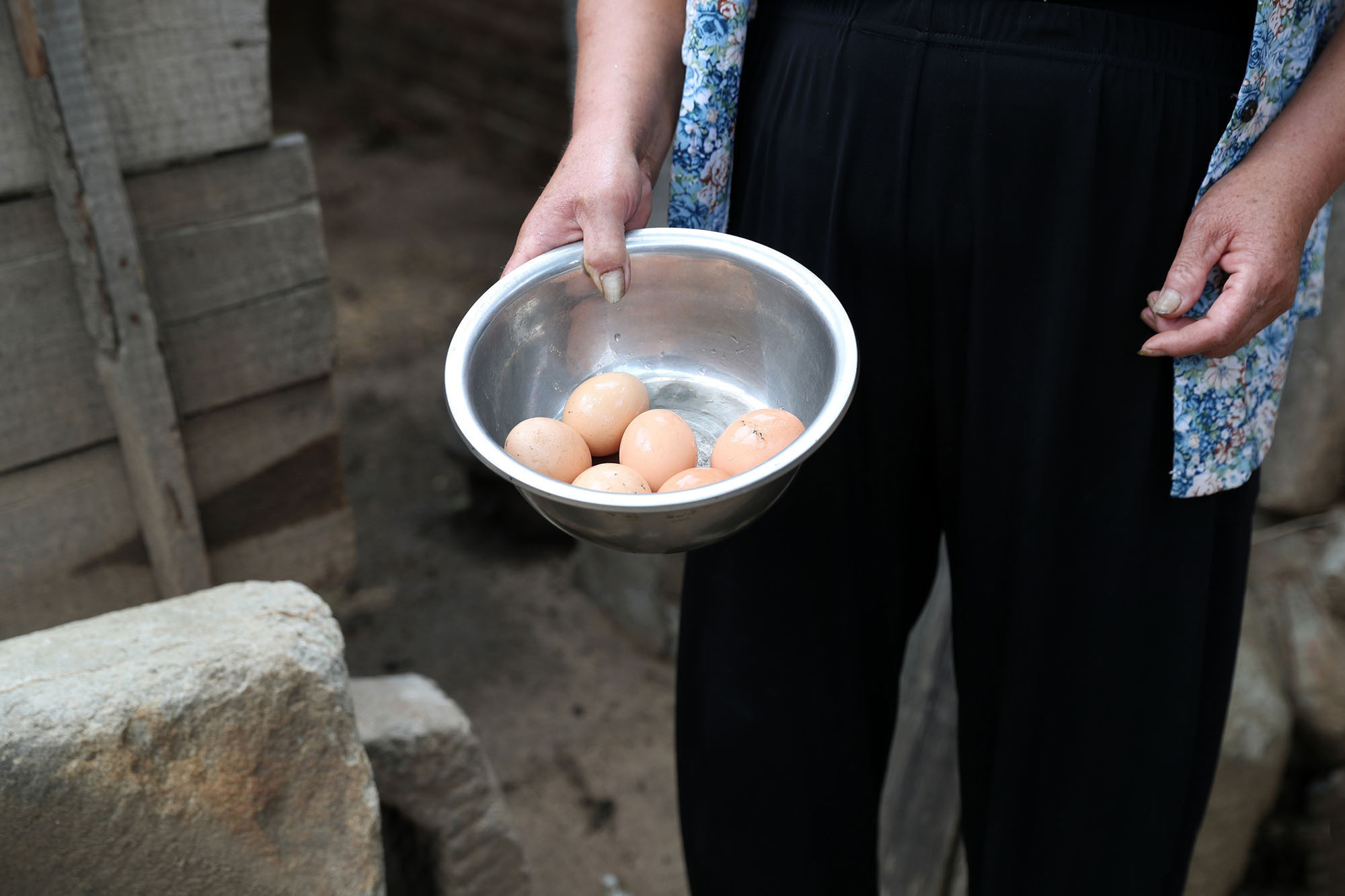 大妈|6旬大娘用12枚土鸡蛋招待山外来客,特殊的待客之道让人感动