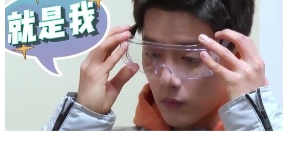 蔡徐坤搭档肖战录制冬奥会推广节目！穿卫衣搭羽绒马甲时尚帅气