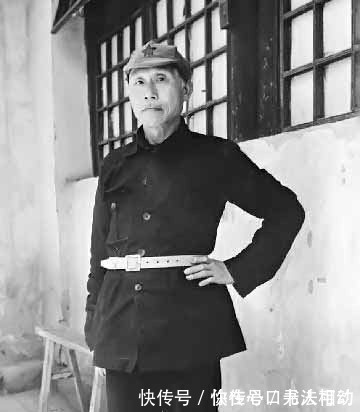 楷书&徐特立的书法颜体根骨,浑厚大气,险绝朴拙,干净利落,简洁流畅