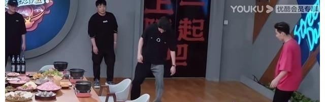 王一博笑到不能停,喜获一波王炸新杯子,香菜依旧是最爱!