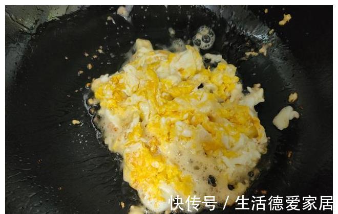 炒鸡蛋时,多加2味,鸡蛋松散软嫩,不硬更好吃