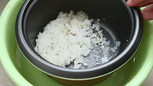 米饭|隔夜米饭到底能不能吃?为了家人的健康,看完可要当心了