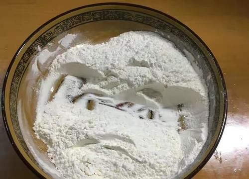 面点师|怎样烙饼才能不硬？关键在于和面，面点师教你1招，凉了也不硬