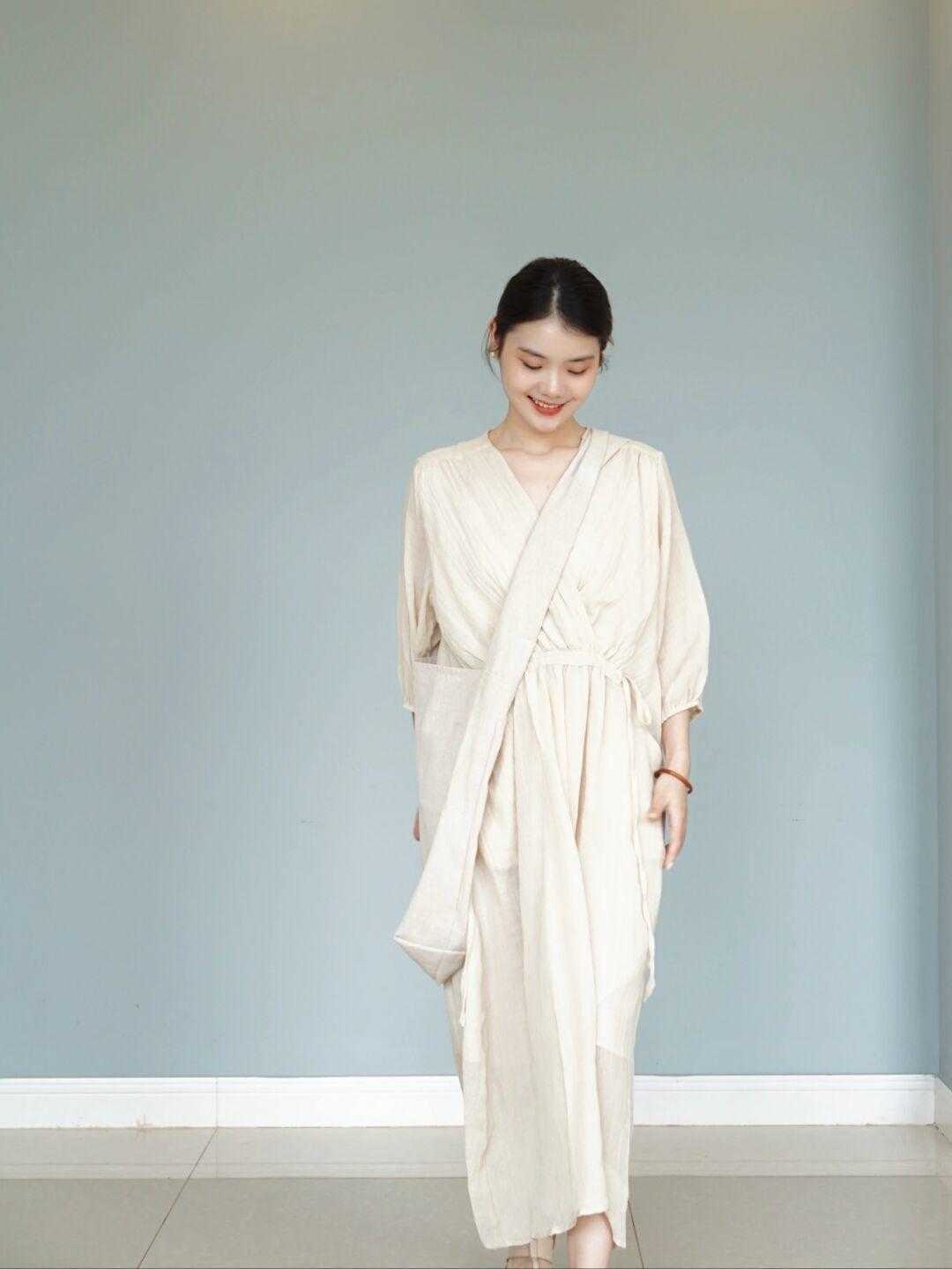 西装|基础款怎么穿出高级感?短款西装配连衣裙优雅温柔,显瘦又时髦