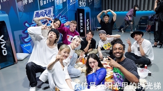 小綿羊|《街舞4》當(dāng)張藝興發(fā)現(xiàn)“轉(zhuǎn)瓶子”有BUG時(shí)，來看他如何質(zhì)疑節(jié)目組