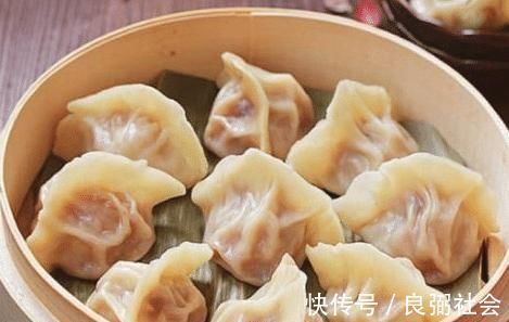 冬天吃饺子,韭菜猪肉靠边站,用此菜包饺子鲜香多汁,快来学着做