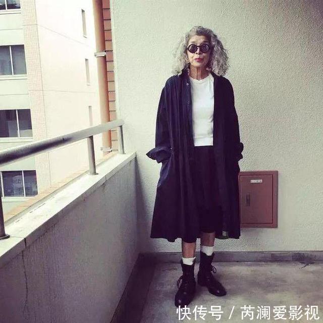内藤|年纪大要学会优雅,看日本老太秋冬时髦穿搭,每一套都是借鉴模板