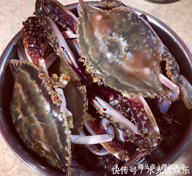 入味|蒸螃蟹时,直接上锅蒸就废了,多做这1步,蟹肉鲜香入味不流黄
