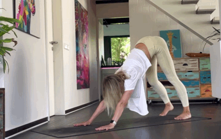 双手|一套在家就能练的女性减压瑜伽序列,练完超级舒服