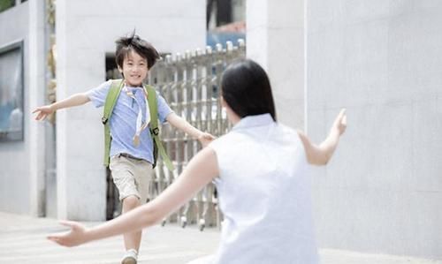 孩子|孩子弄坏百万手办遭索赔,家长却认为是讹钱?纵容不再是借口