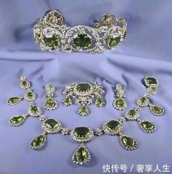 那么美的珠宝被锁在保险箱里一辈子,与其浪费不如租珠宝