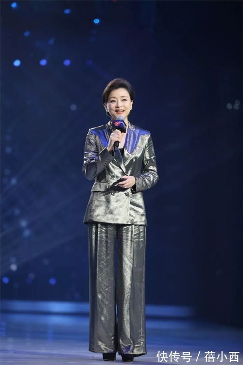 连衣裙|杨澜与富商老公走红毯，穿黑色连衣裙配短发，亲自演绎简约高级感