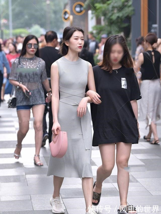 连衣裙 一件灰色的连衣裙,温柔而优雅,很容易比得上黑色的连衣裙!