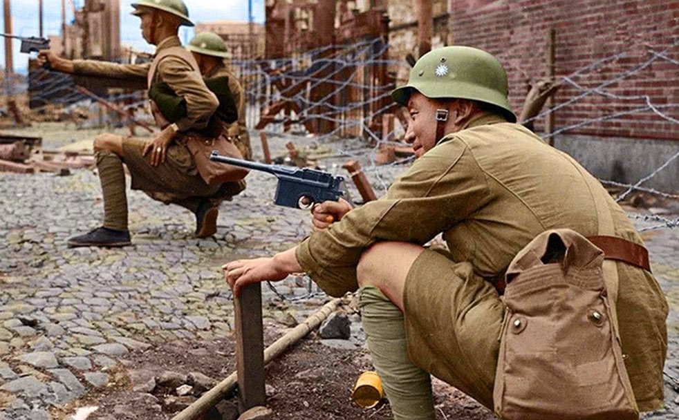 恩师|刺杀恩师失败被挖心肝,检查穿“背心”的女兵,5张历史罕见照