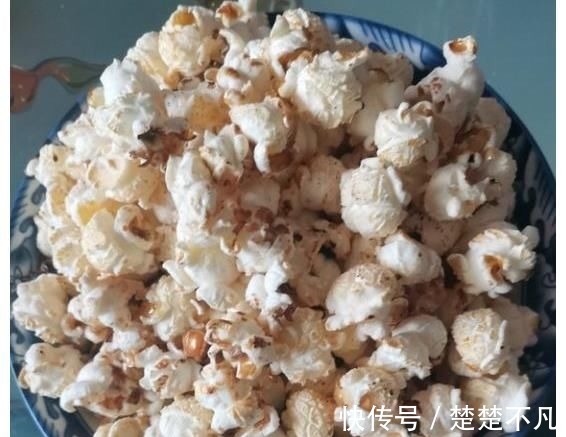 丁真和龔俊成“零食兄弟”,他們吃自家做的牛肉干根本停不下來