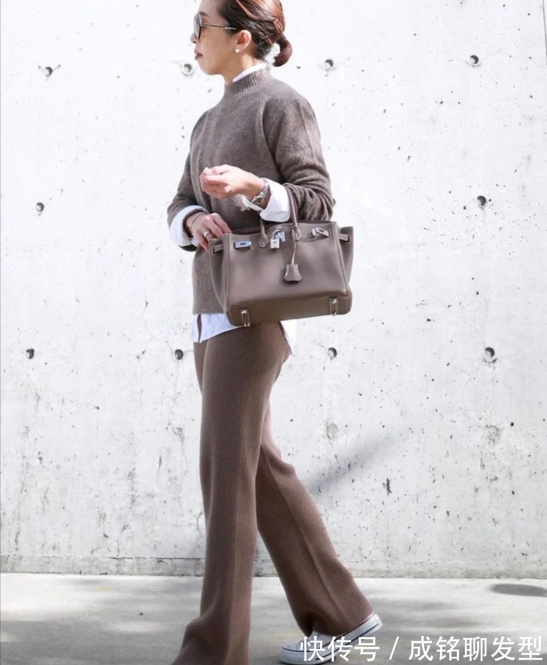 穿搭|四五十岁的女人,建议学一下这几种基础款穿搭,不掉档次又显气质
