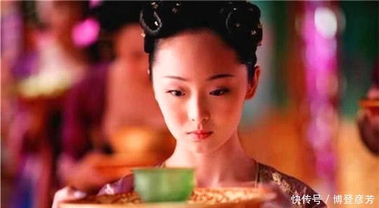 深夜|朱元璋深夜批奏折,宫女端来1碗粥,皇帝:粥留下,人处死