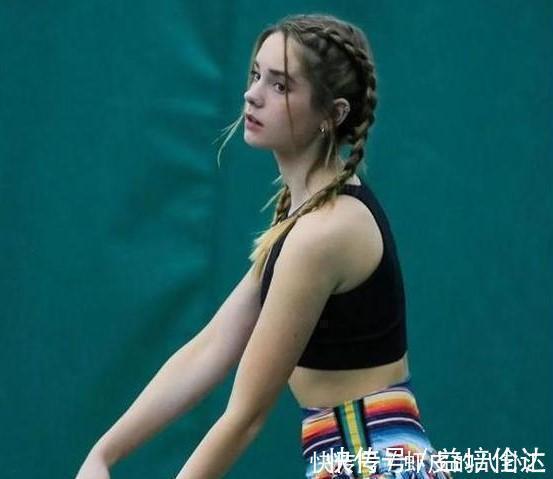 麦基瑞恩|15岁新晋网坛女神,逆天颜值身材火辣拥粉百万,网友:莎娃接班人