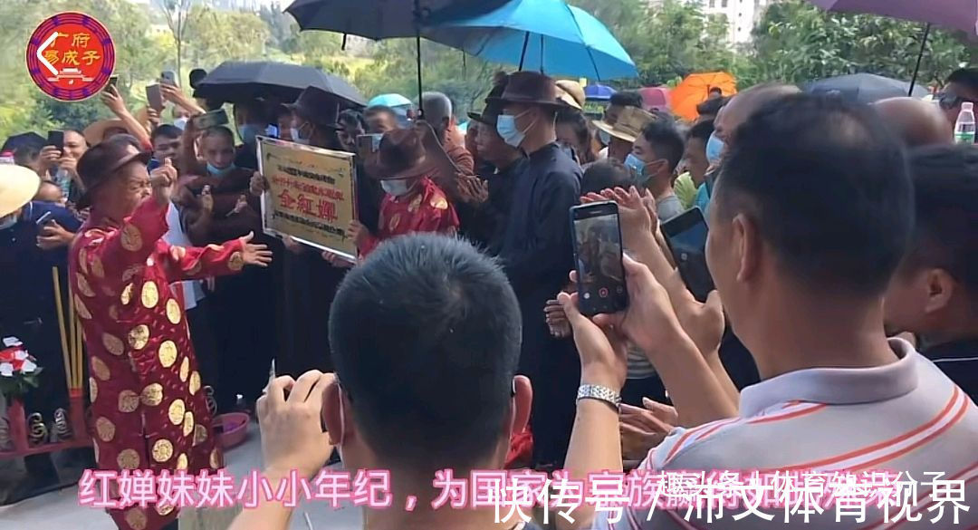 中國跳水隊|全氏子孫驕傲!老族長把金色獎牌頒給全紅嬋老爸,全爸心情激動