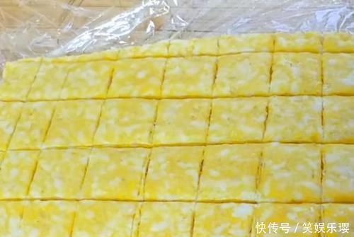 搅拌均匀|剩米饭里加1个鸡蛋,不用蒸不用炒,一擀一切,出锅孩子就抢吃光