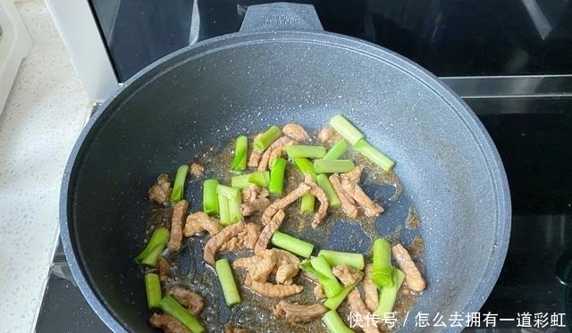 青蒜苗炒肉家常美味的吃法，香浓味美又下饭，美味爽口开胃