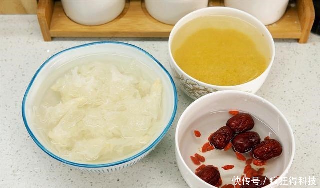 这粥,妈妈早餐必喝,满满的全是胶质,每周喝几次,省买化妆品了!