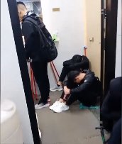 景区管理局|猝不及防！气温骤降，多个景区游客冻傻眼，有人凌晨2点挤在卫生间取暖