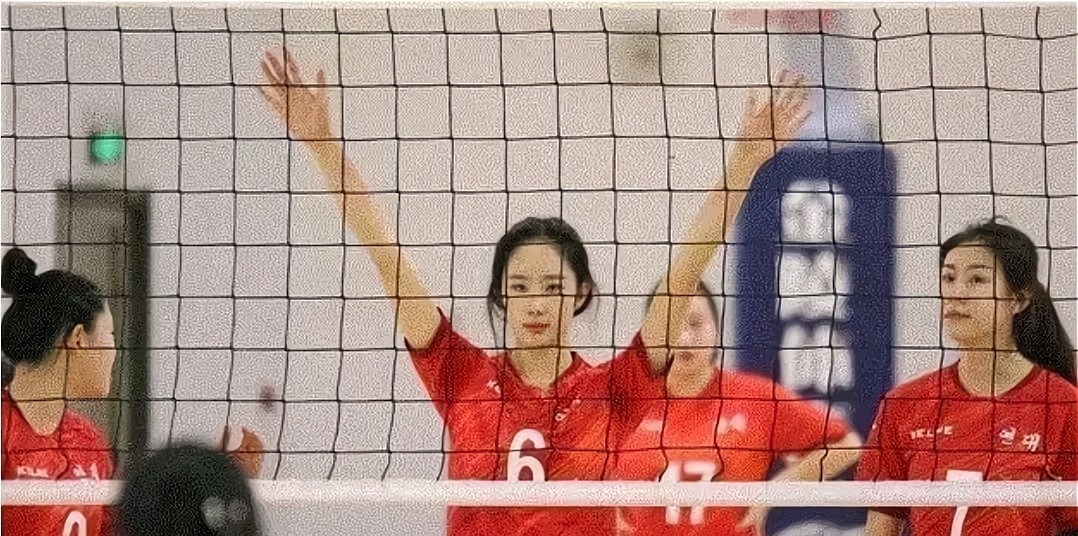 膚白貌美|女排出現(xiàn)神仙姐姐！膚白貌美大長(zhǎng)腿酷似劉亦菲，新顏值擔(dān)當(dāng)出爐