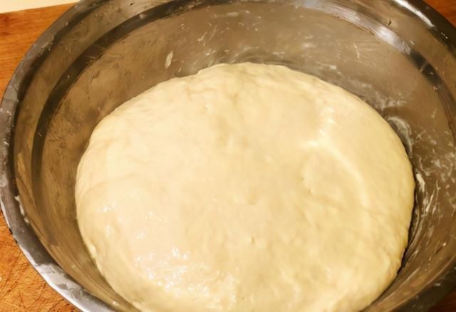 做法|炸油条传统做法,不放泡打粉也不加小苏打,油条个个香酥蓬松健康