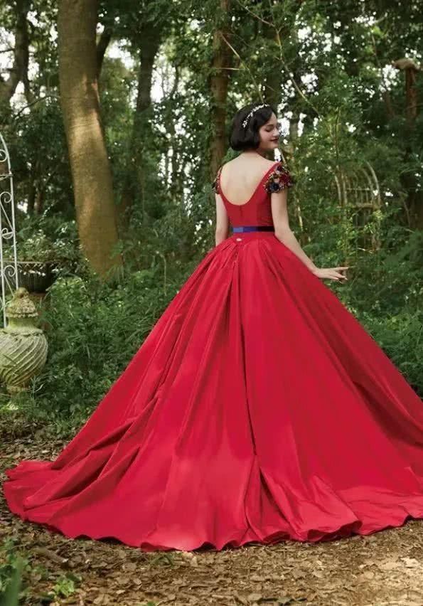 把冰雪奇缘做成婚纱这些迪士尼公主穿的婚纱裙也太好看了