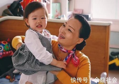 奶奶|姥姥带孩子,超过这一时间就该“退位”了,以免全家麻烦不断