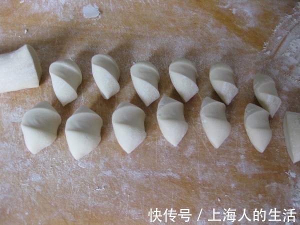 用此种菜包饺子那才叫一个香,比韭菜馅好吃,孩子吃了两大盘