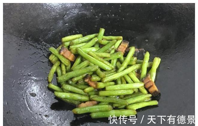 解馋|8月最受欢迎的时令蔬菜，此种做法鲜香下饭，一周吃3次才解馋