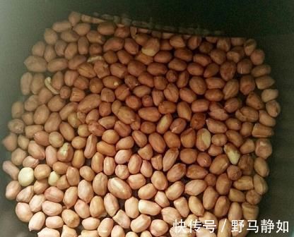 陈年|炸完花生米,直接撒盐就错了老师傅只用这一招,放多久都香脆