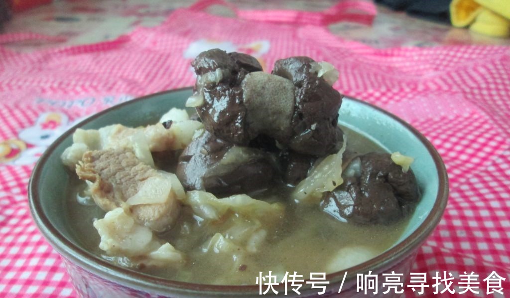 解馋|教你营养好吃的酸菜炖血肠五花肉，解馋过瘾又美味下饭，百吃不厌！