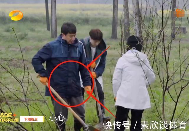 《向往5》干活被质疑作秀,看嘉宾种树时的衣服,是否摆拍很显然
