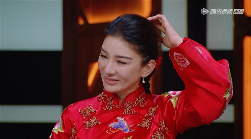 金扫帚奖|郭敬明坐垫高闹笑话,水平次被黄奕翻白眼,程青松开怼懂表演吗