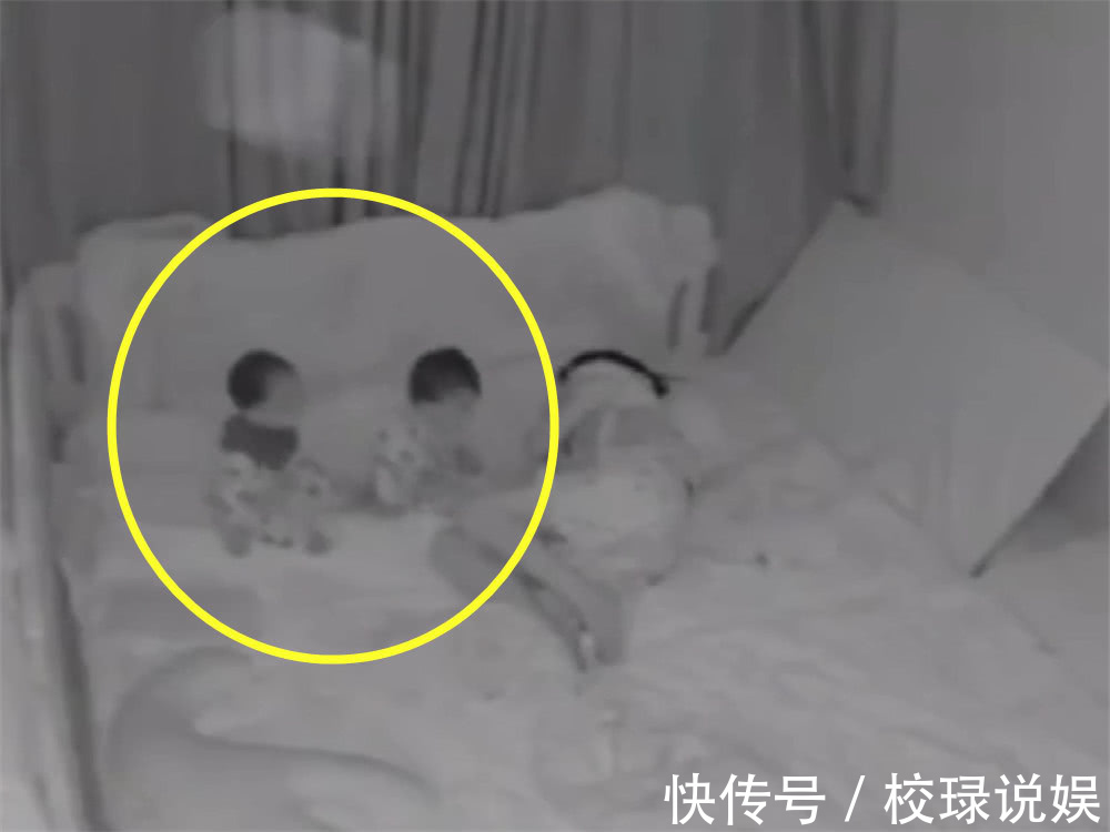 瞬间泪|爸爸出差了,因为想孩子打开监控看,半夜的这一幕让他瞬间泪崩