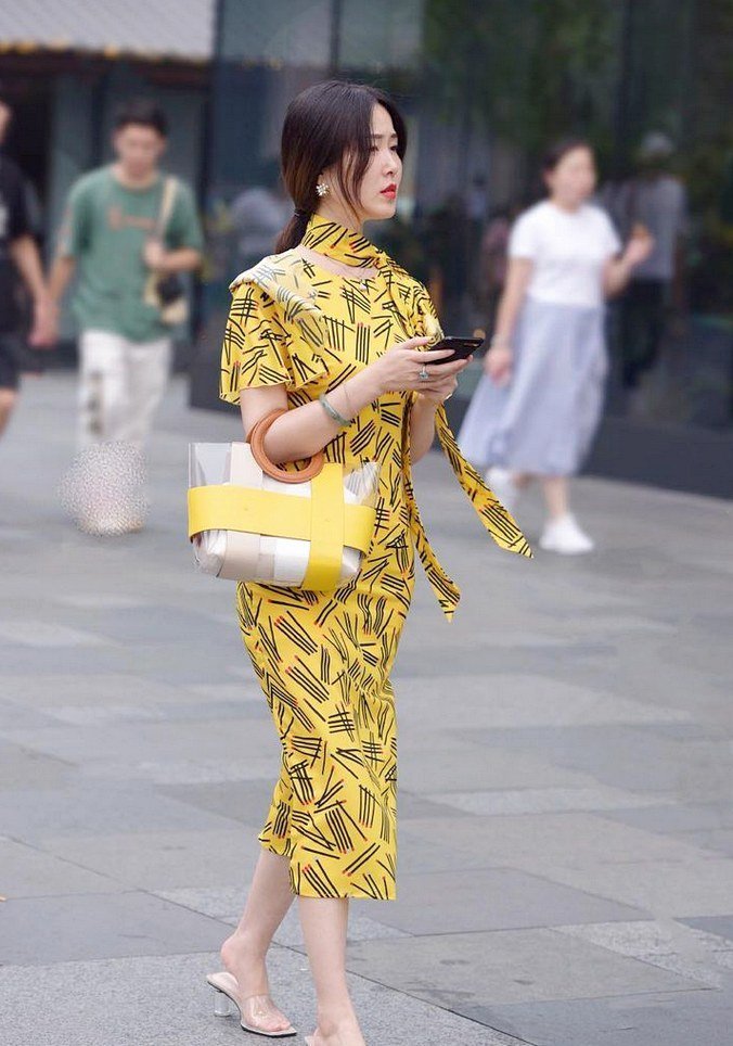 款式|款式洋气的连衣裙,尽显女性独特韵味