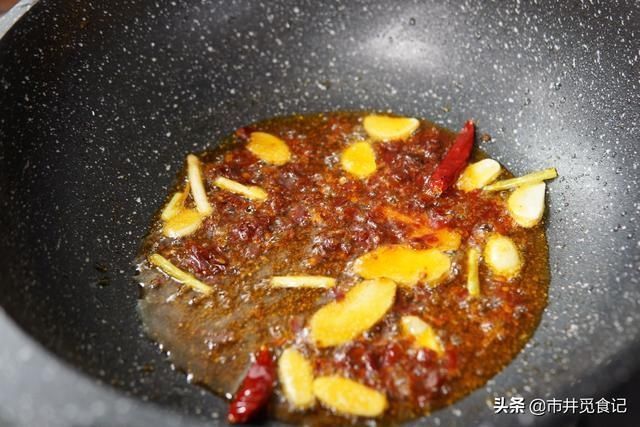 豆角|做茄子烧豆角,多加一步,茄子香软,豆角入味,吃的盘底都不剩