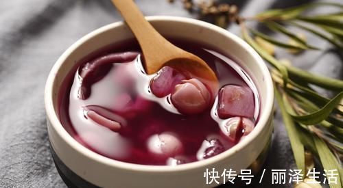 养颜|小姨常喝这碗汤,富含胶原蛋白,养颜瘦身显年轻,40岁像20岁