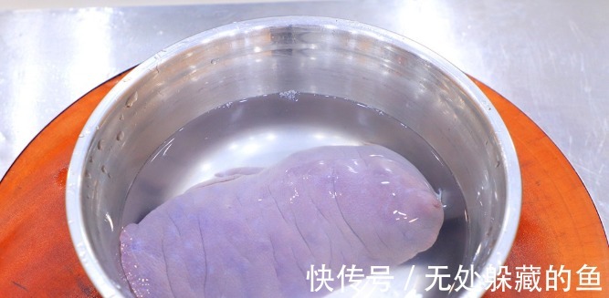 猪肝最忌讳直接清水洗，等于吃毒素，大厨教你一招，血水毒素全没！