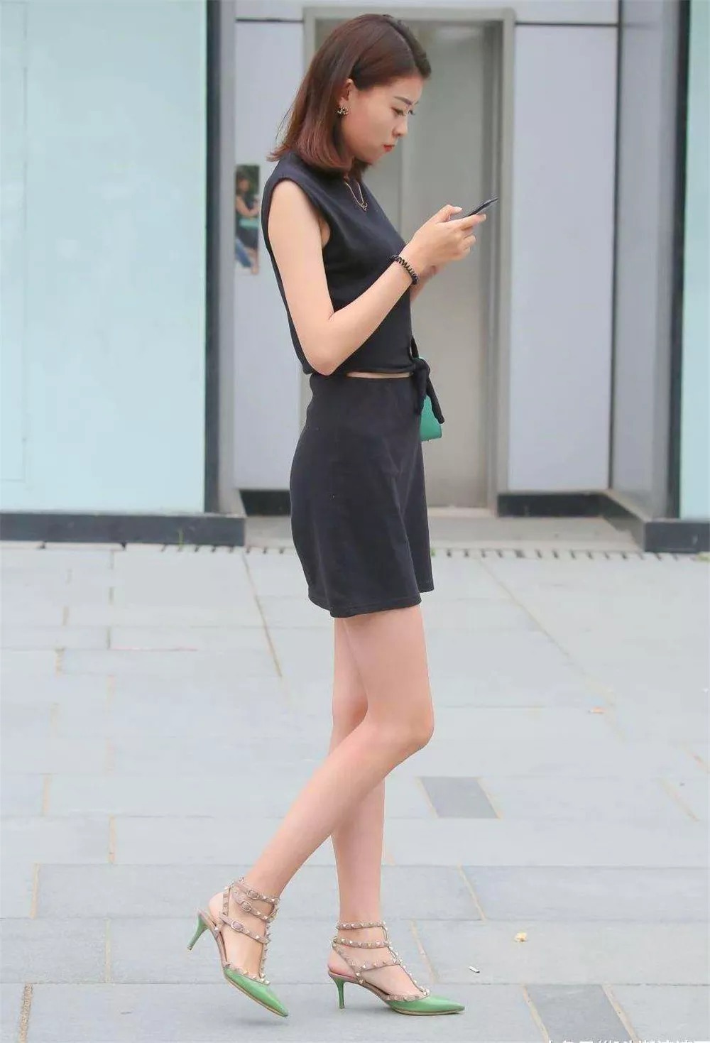  搭配|街拍组图：时尚高跟鞋搭配，秀出女性的优雅与自信