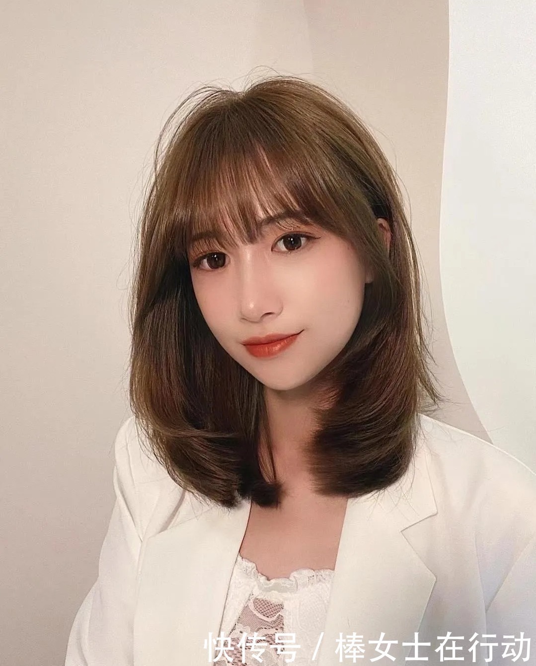 夹板 越来越多女性发型这样剪，瘦脸减龄好打理，让你美到上瘾