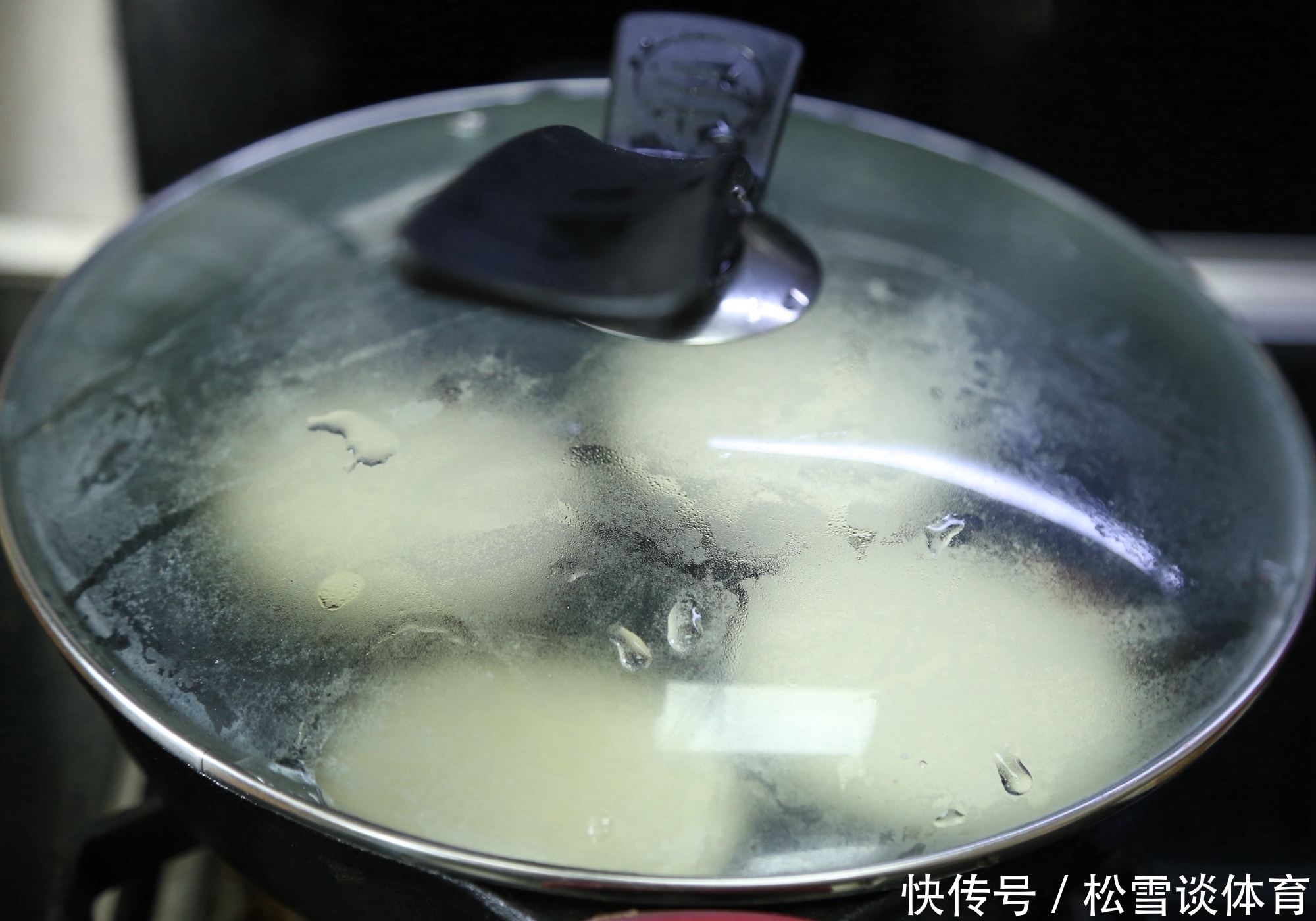  玉米|玉米吃了几十年，第一次如此做，太香了，一口气吃了6个